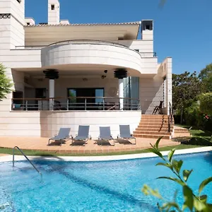 beachside-villa-in-puerto-marina-benalmadena.es-andalucia.com/
